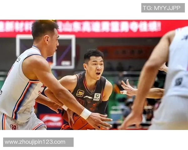 CBA常规赛第七轮精彩对决广东队迎战新疆队全力争胜展现篮球魅力